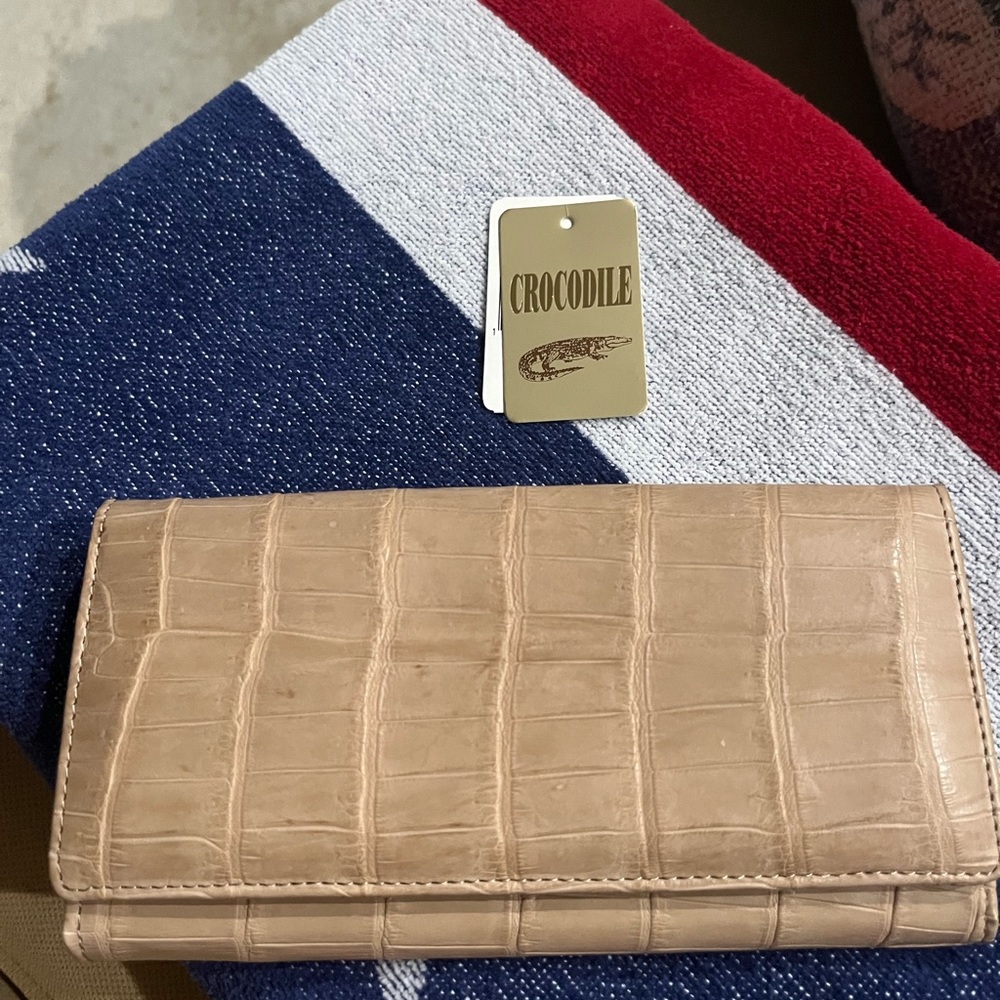 Avagolf tan crocodile wallet. New.